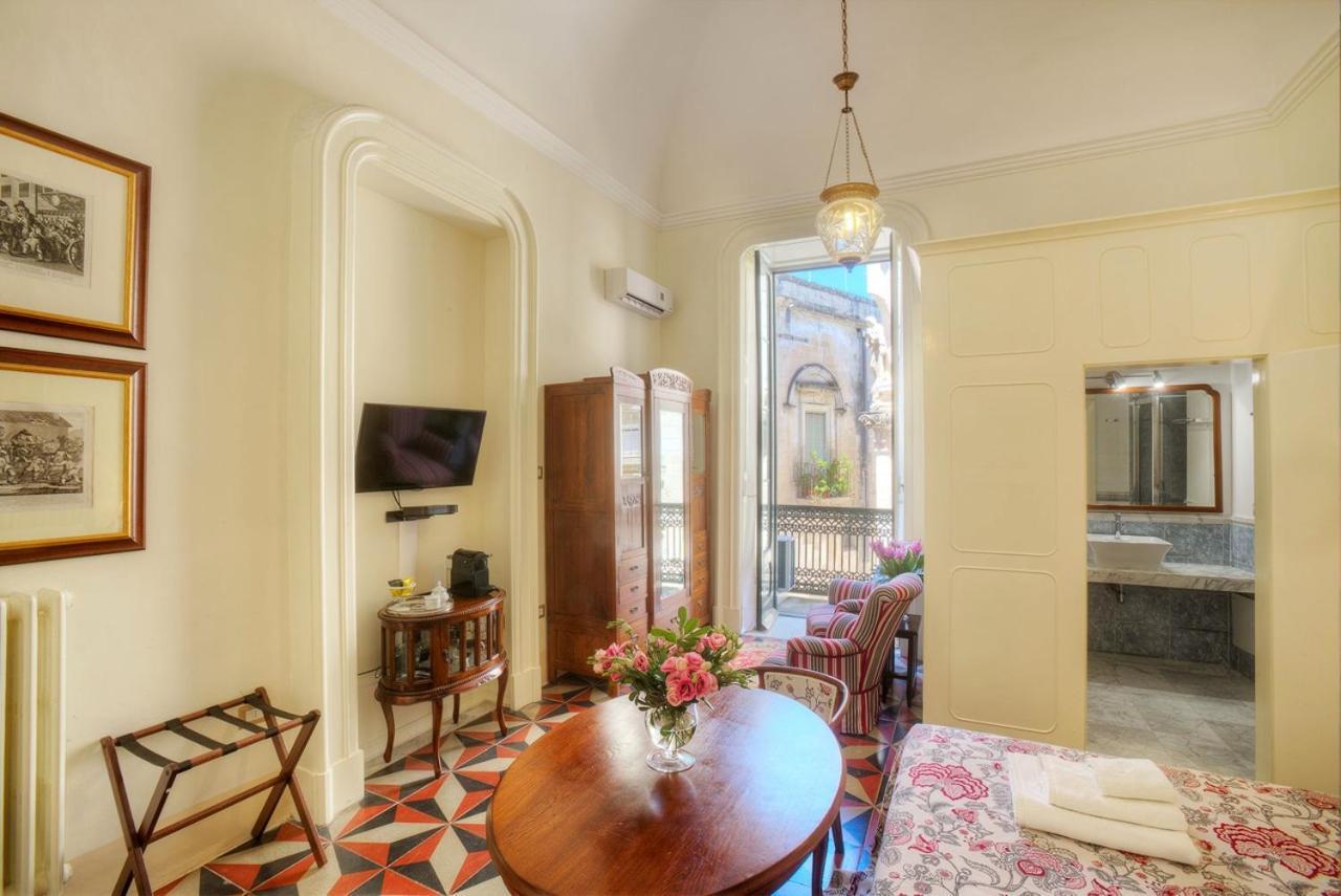 Palazzo Bernardini Suites Lecce Extérieur photo